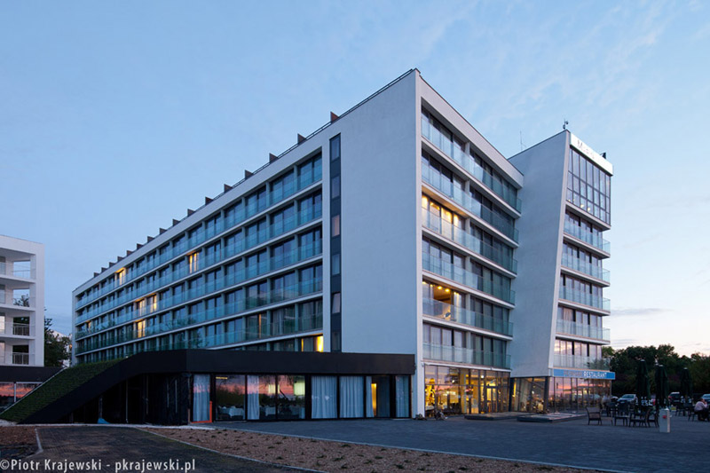 Marine Hotel w Kołobrzegu. Projekt: BAMS Biuro Architektoniczne Makowski & Sołdek. Zdjęcia: Piotr Krajewski