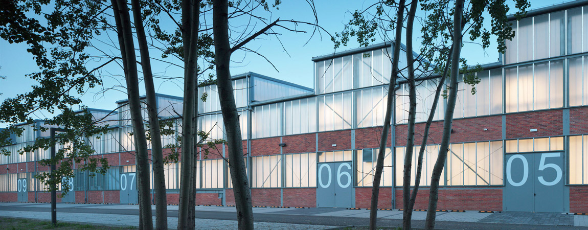 Przebudowa hali magazynowo-produkcyjnej oraz budynku biurowego we Wrocławiu. Projekt: Major Architekci
