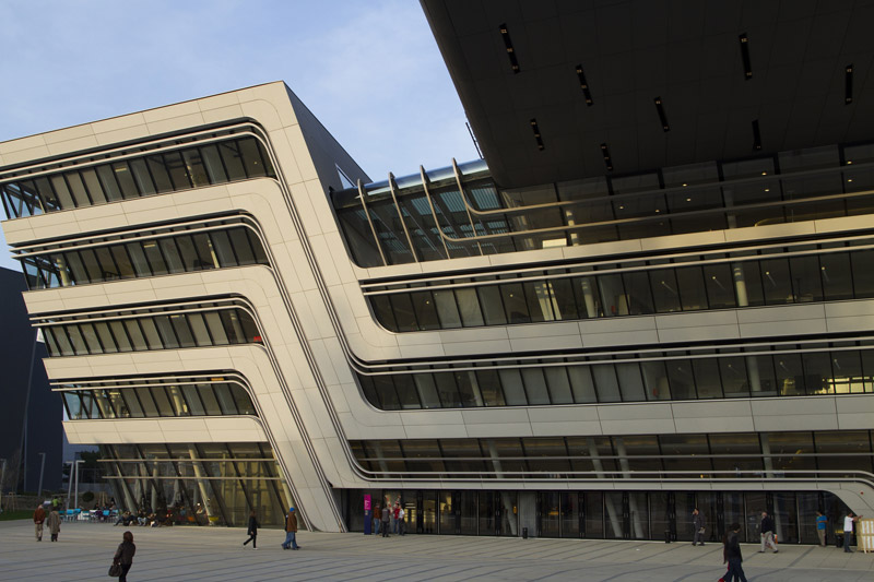 Library and Learning Centre University of Economics Vienna. Projekt: Zaha Hadid Architects