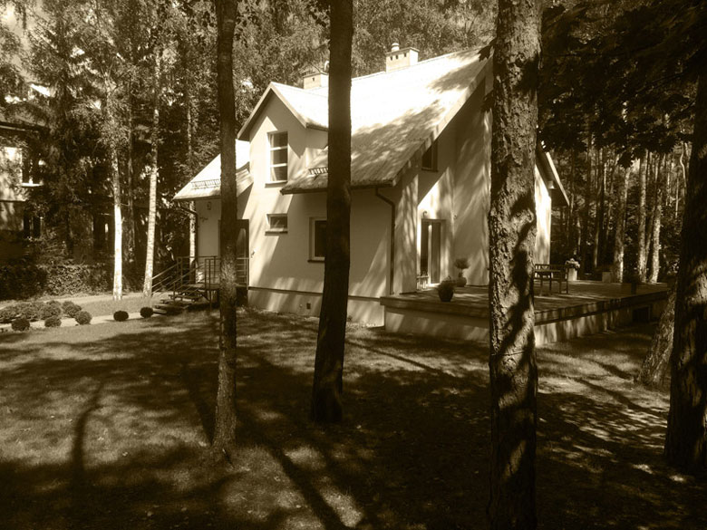 Dom R – przebudowa budynku z lat 60-tych, Konstancin Jeziorna. Projekt: STOPROCENT Architekci