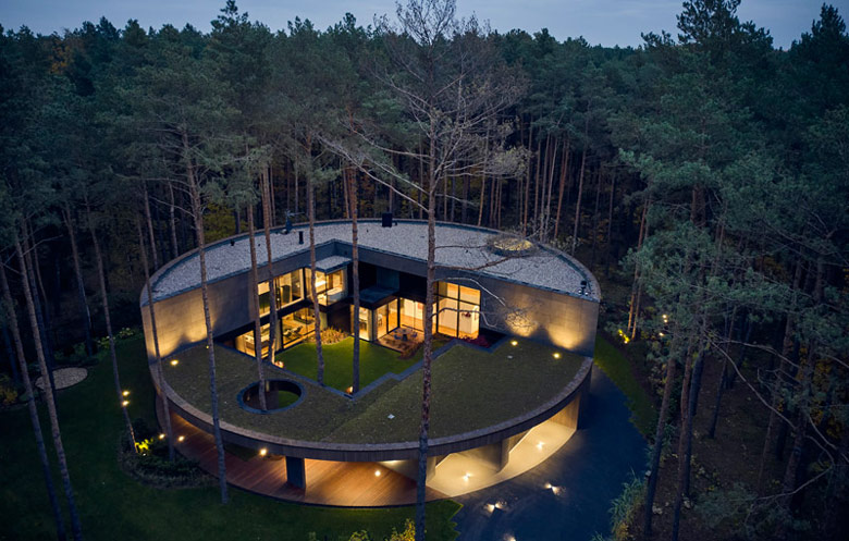 Dom Circle Wood. Projekt: Przemek Olczyk Mobius Architekci. Zdjęcia: Paweł Ulatowski