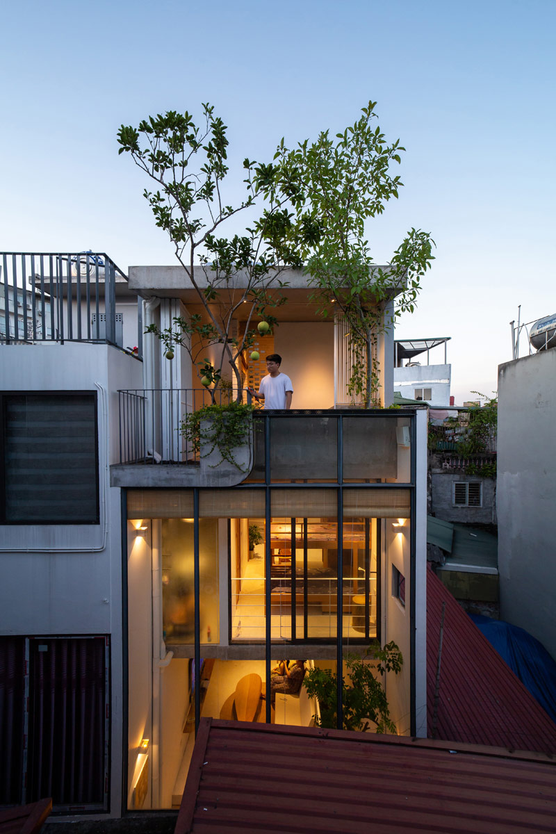 Mikro-dom na działce o wymiarach 4 x 6 metrów. Zobaczcie pełną pomysłów przestrzeń w Hanoi