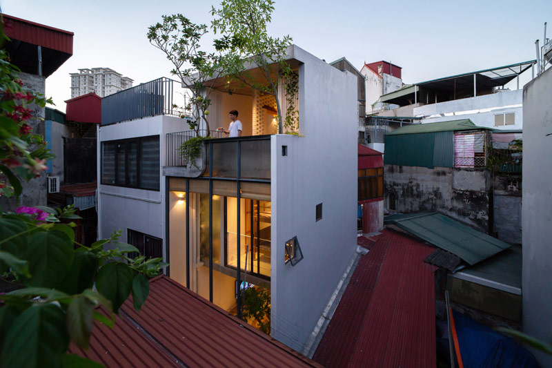 Mikro-dom na działce o wymiarach 4 x 6 metrów. Zobaczcie pełną pomysłów przestrzeń w Hanoi