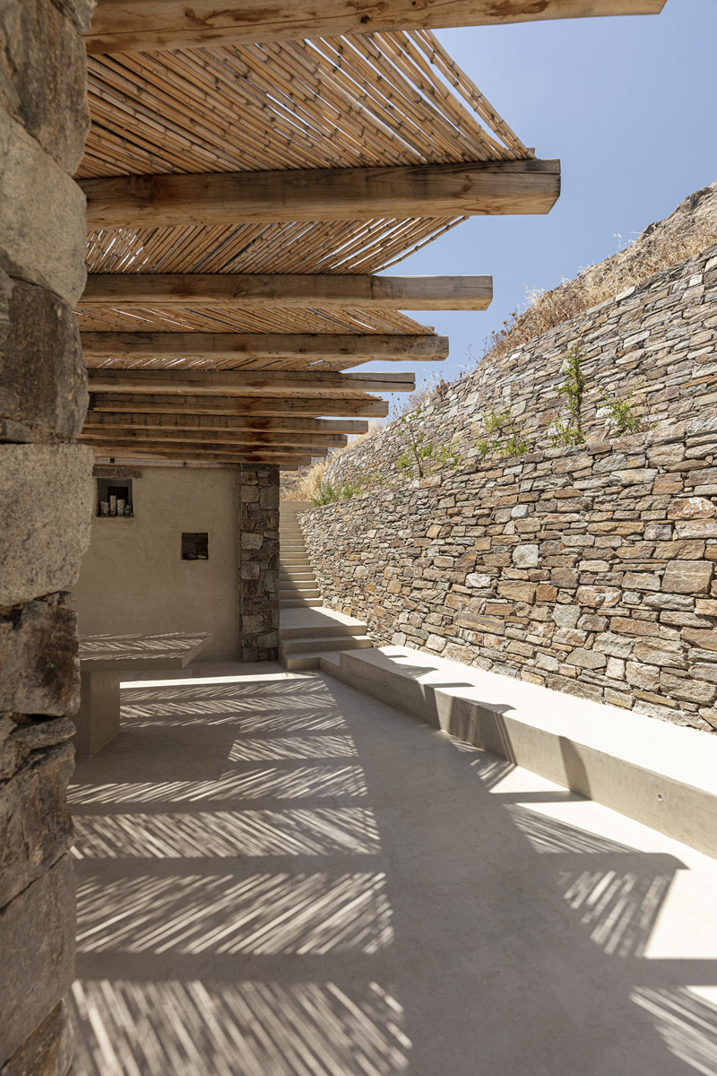 Dom w kształcie wstęgi &#8211; niezwykła forma inspirowana tradycyjną architekturą Grecji i krajobrazem