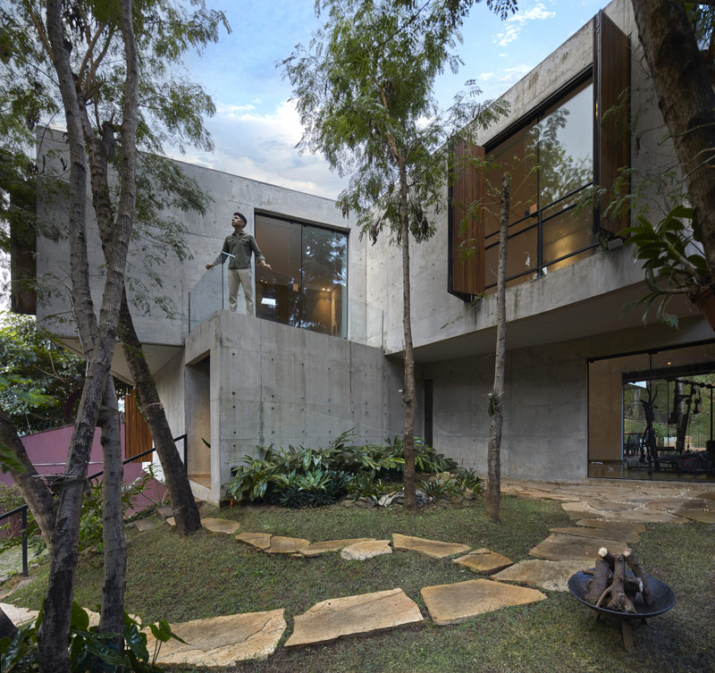 Betonowy dom w Brazylii w harmonii z naturą i zielonym otoczeniem