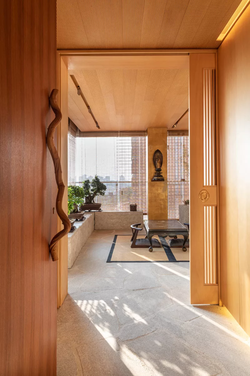 Oryginalny mix we wnętrzach. Brazylijski apartament inspirowany kulturą Japonii.