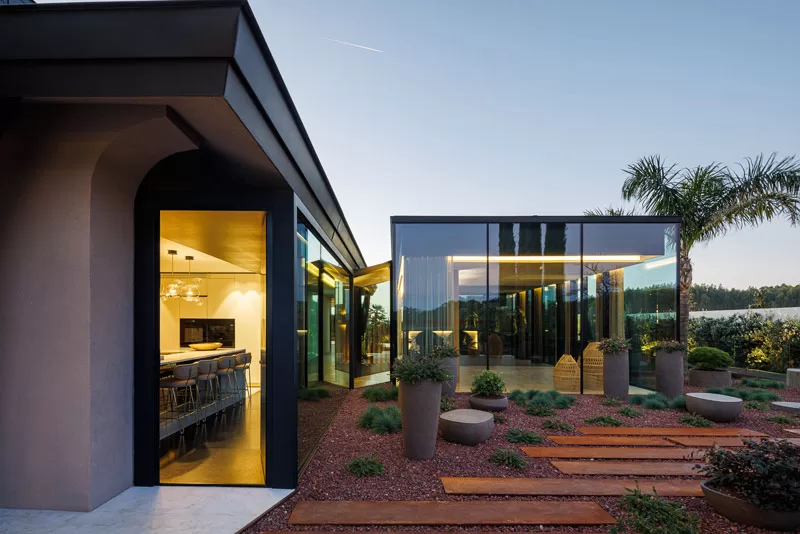 Luksusowa rozbudowa domu z lat 80-tych