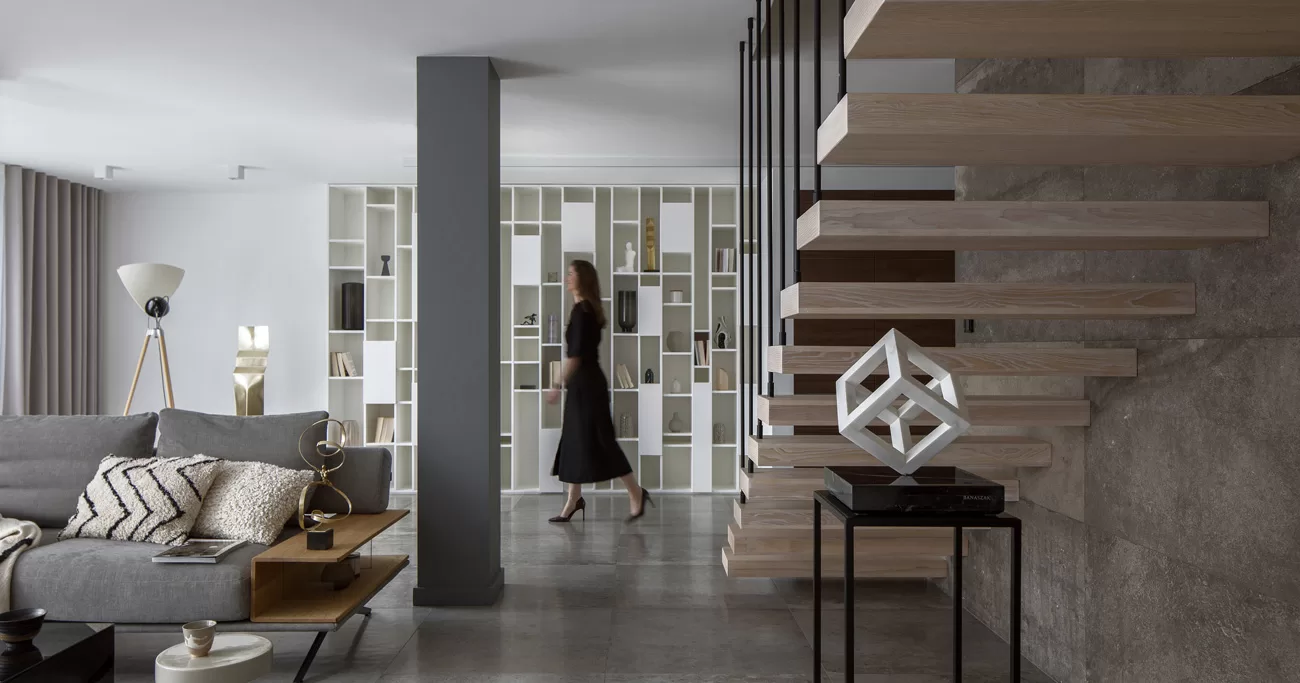 Design i sztuka w dwupoziomowym apartamencie