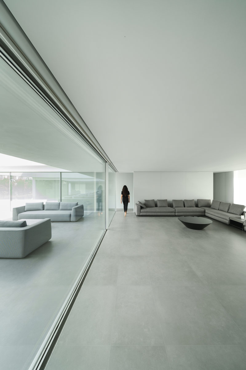 Minimalistyczna willa inspirowana starożytnym compluvium