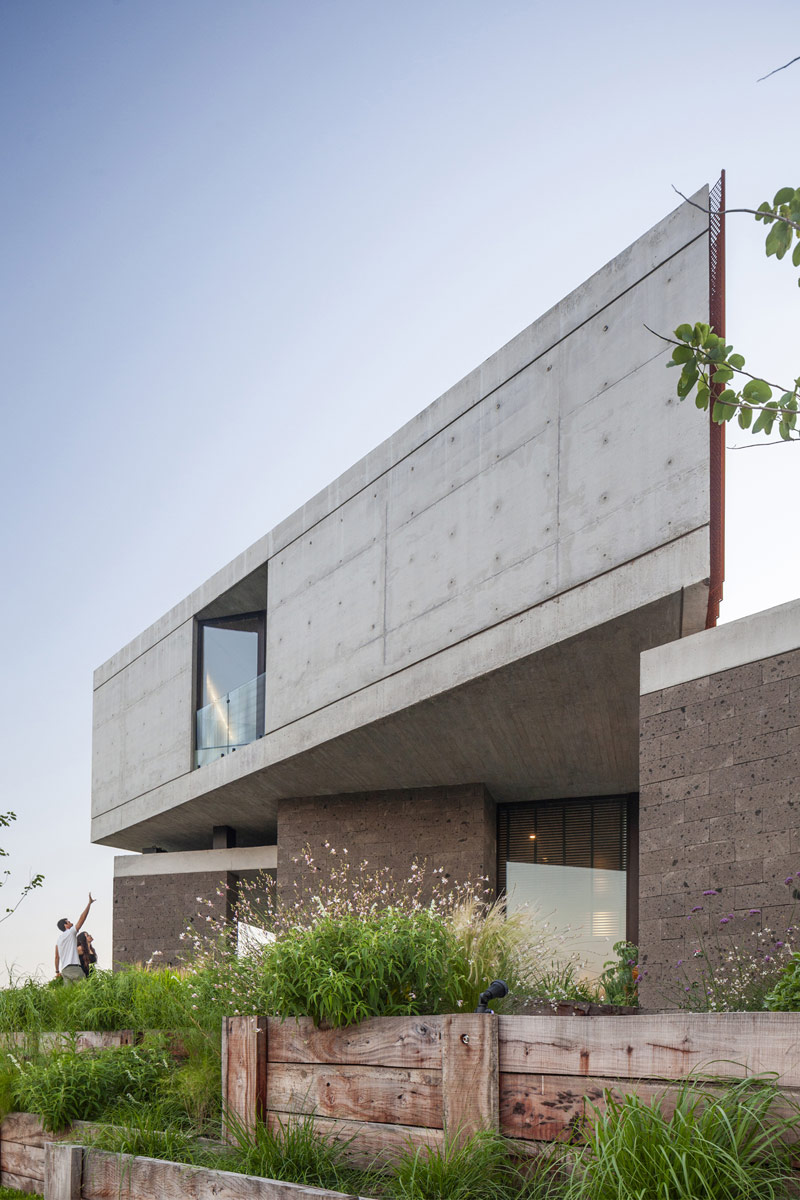 Corten, kamień wulkaniczny i ekspresyjna forma argentyńskiego domu