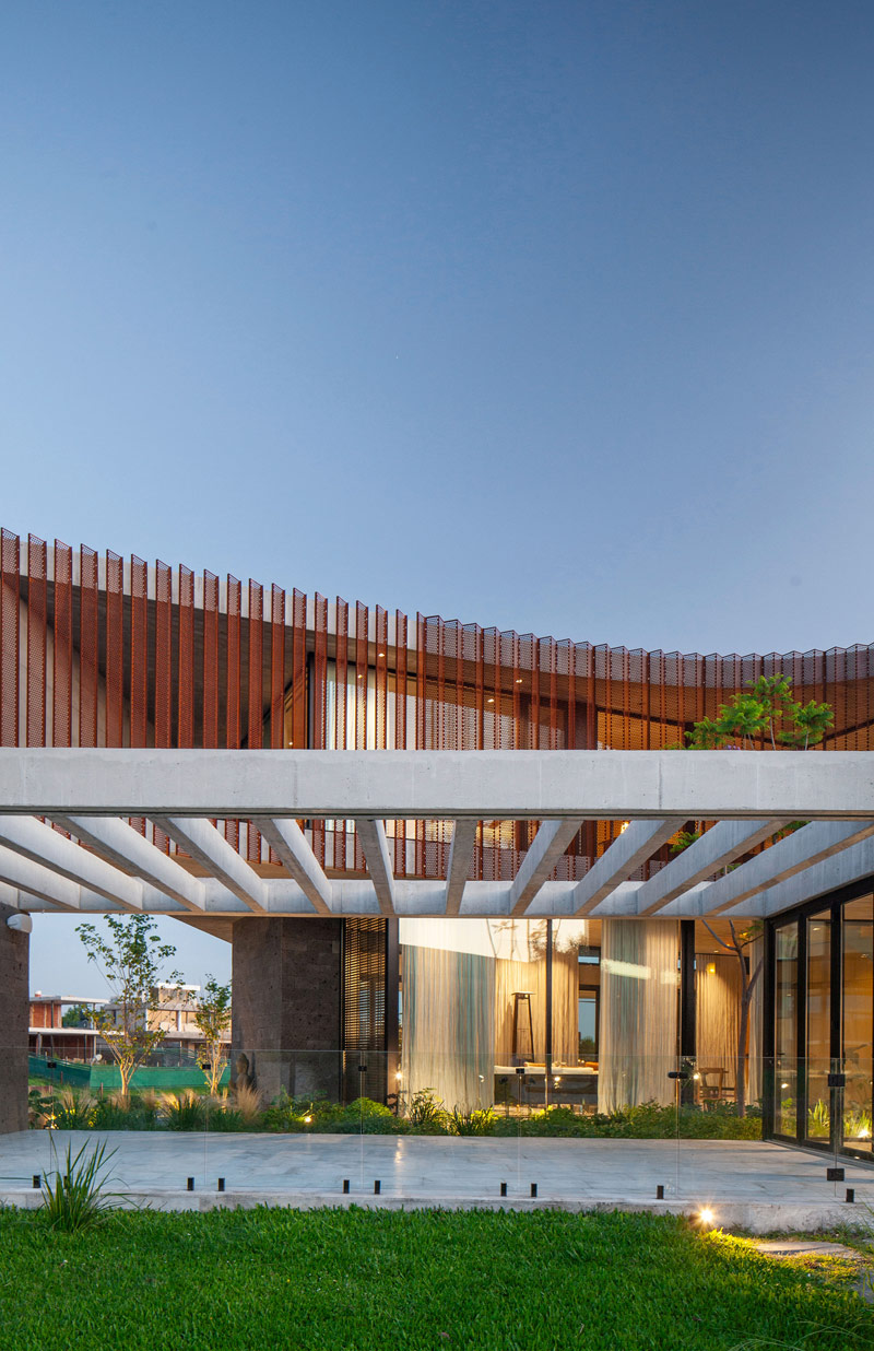 Corten, kamień wulkaniczny i ekspresyjna forma argentyńskiego domu