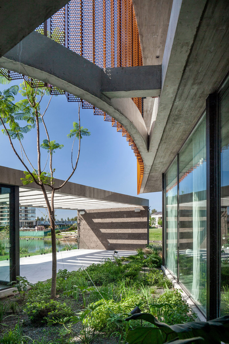 Corten, kamień wulkaniczny i ekspresyjna forma argentyńskiego domu