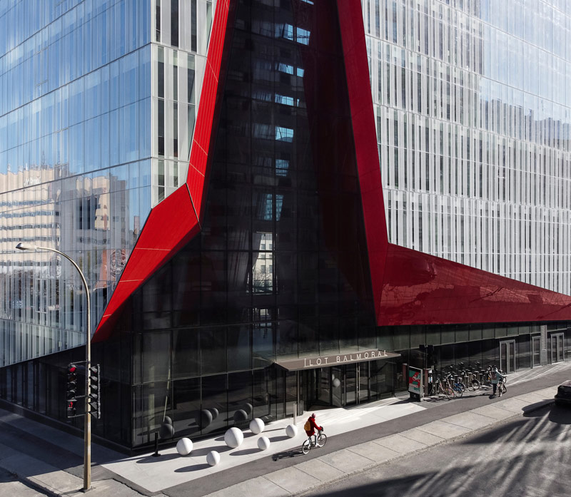 Architektoniczny symbol kreatywności w dzielnicy kulturalnej Montrealu