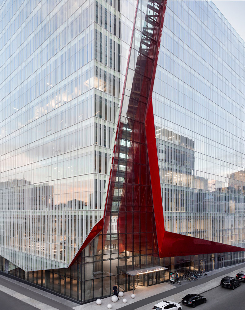 Architektoniczny symbol kreatywności w dzielnicy kulturalnej Montrealu