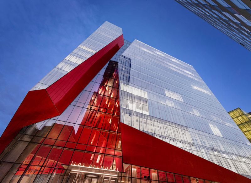 Architektoniczny symbol kreatywności w dzielnicy kulturalnej Montrealu