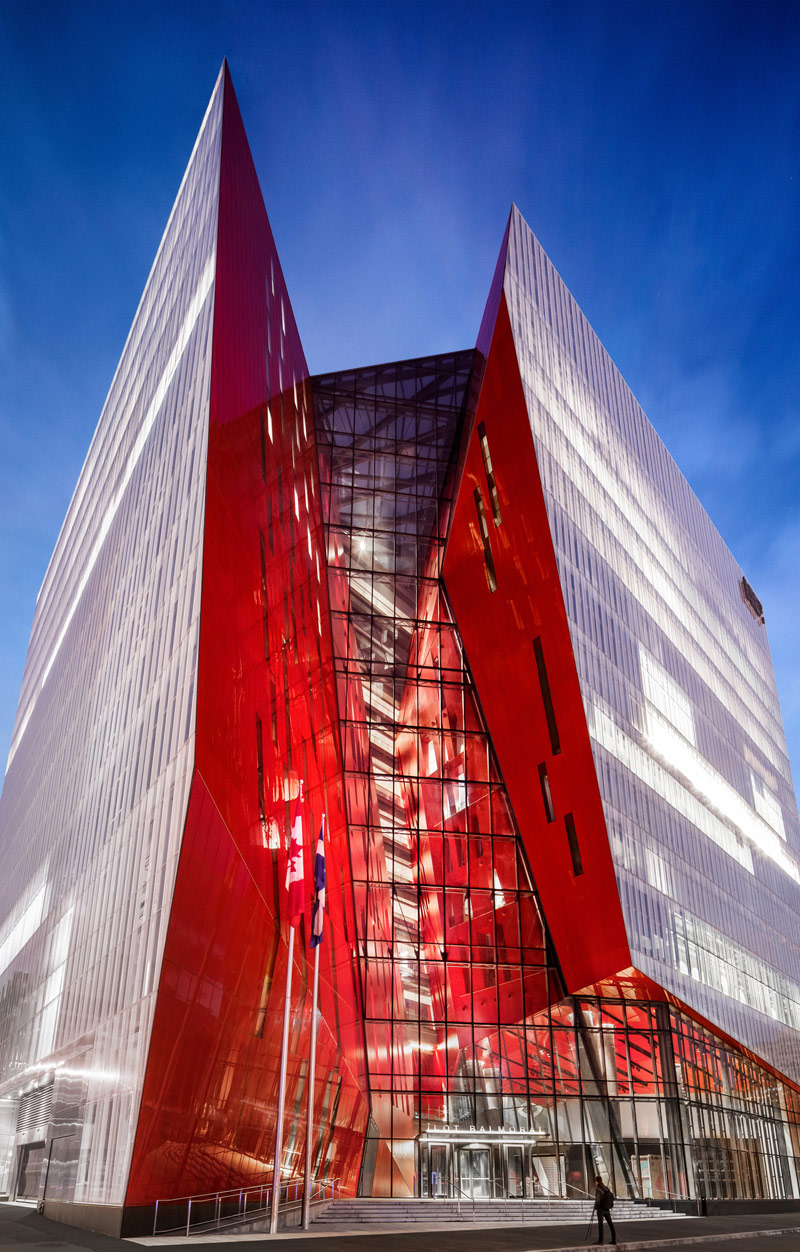 Architektoniczny symbol kreatywności w dzielnicy kulturalnej Montrealu