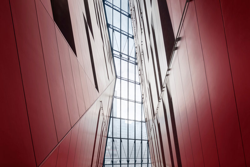 Architektoniczny symbol kreatywności w dzielnicy kulturalnej Montrealu