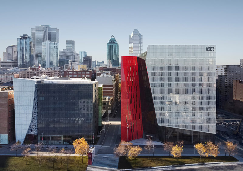 Architektoniczny symbol kreatywności w dzielnicy kulturalnej Montrealu