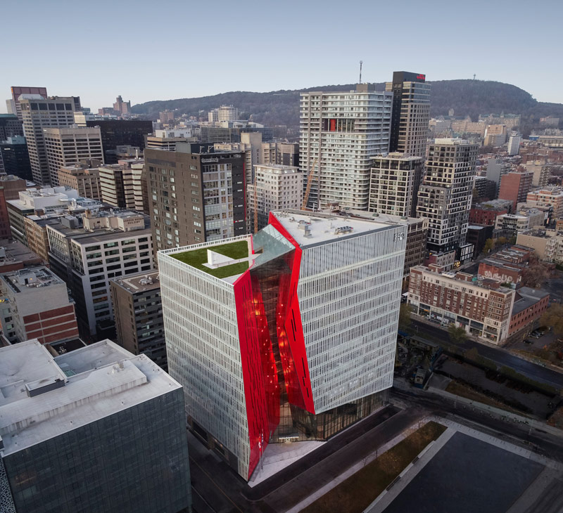 Architektoniczny symbol kreatywności w dzielnicy kulturalnej Montrealu