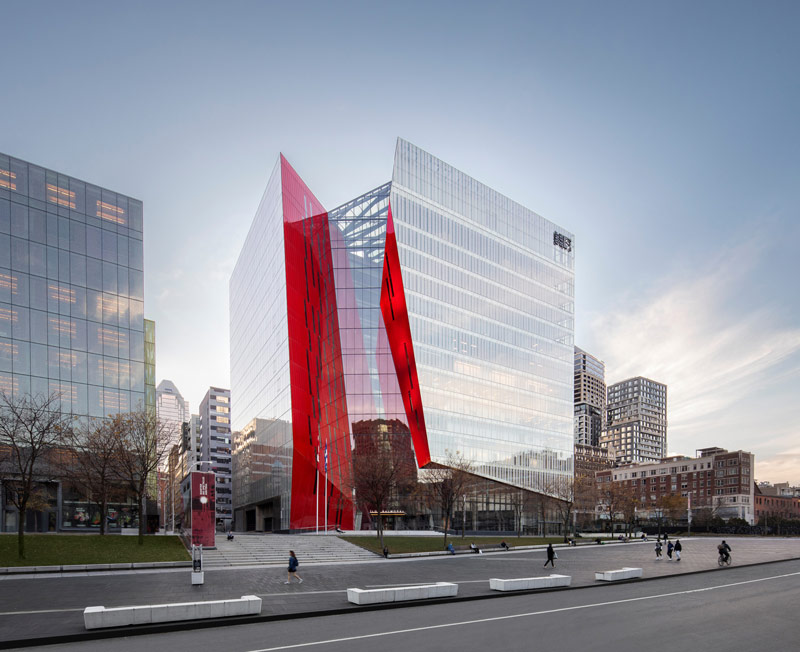 Architektoniczny symbol kreatywności w dzielnicy kulturalnej Montrealu
