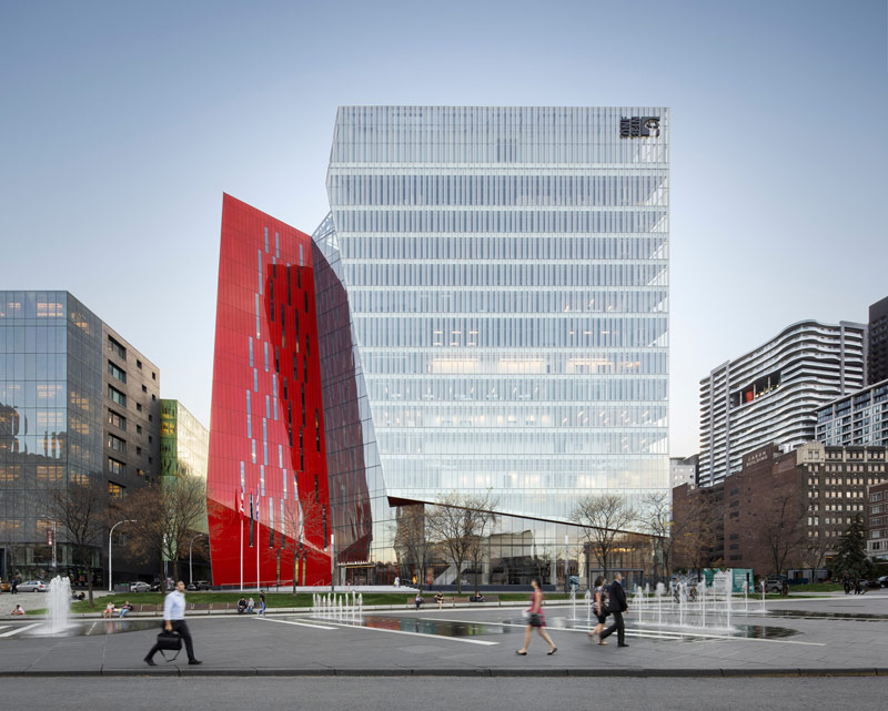 Architektoniczny symbol kreatywności w dzielnicy kulturalnej Montrealu