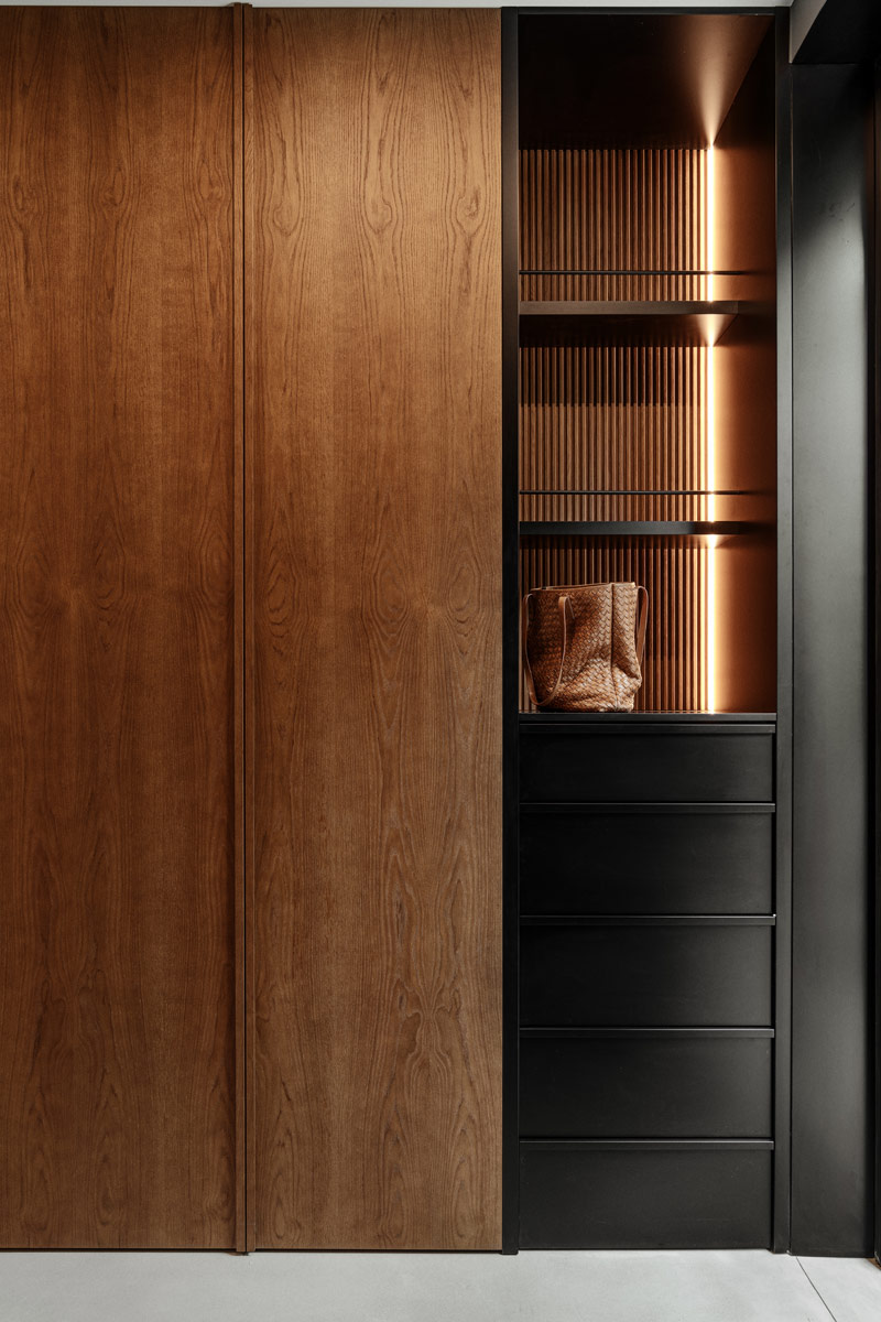 Proste i eleganckie wnętrze, kt&oacute;re wsp&oacute;łgra z naturalnym otoczeniem