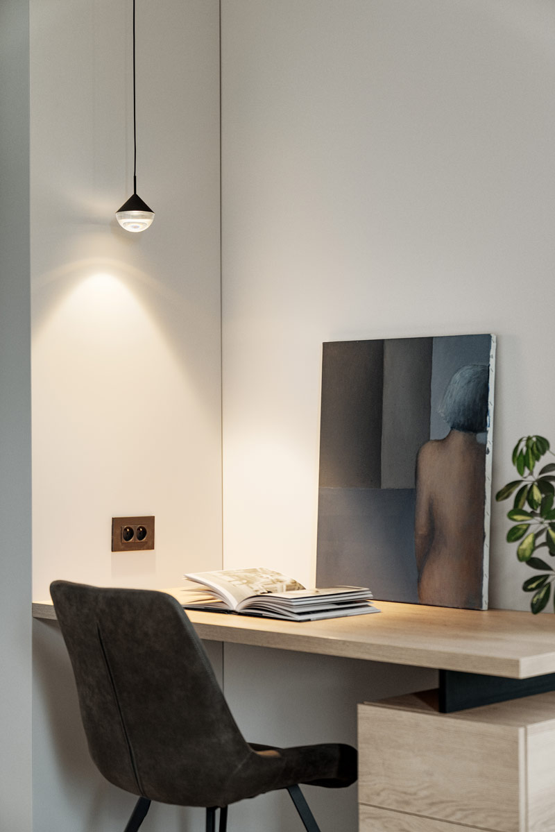 Proste i eleganckie wnętrze, kt&oacute;re wsp&oacute;łgra z naturalnym otoczeniem