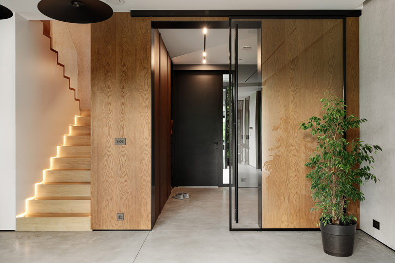 Proste i eleganckie wnętrze, kt&oacute;re wsp&oacute;łgra z naturalnym otoczeniem