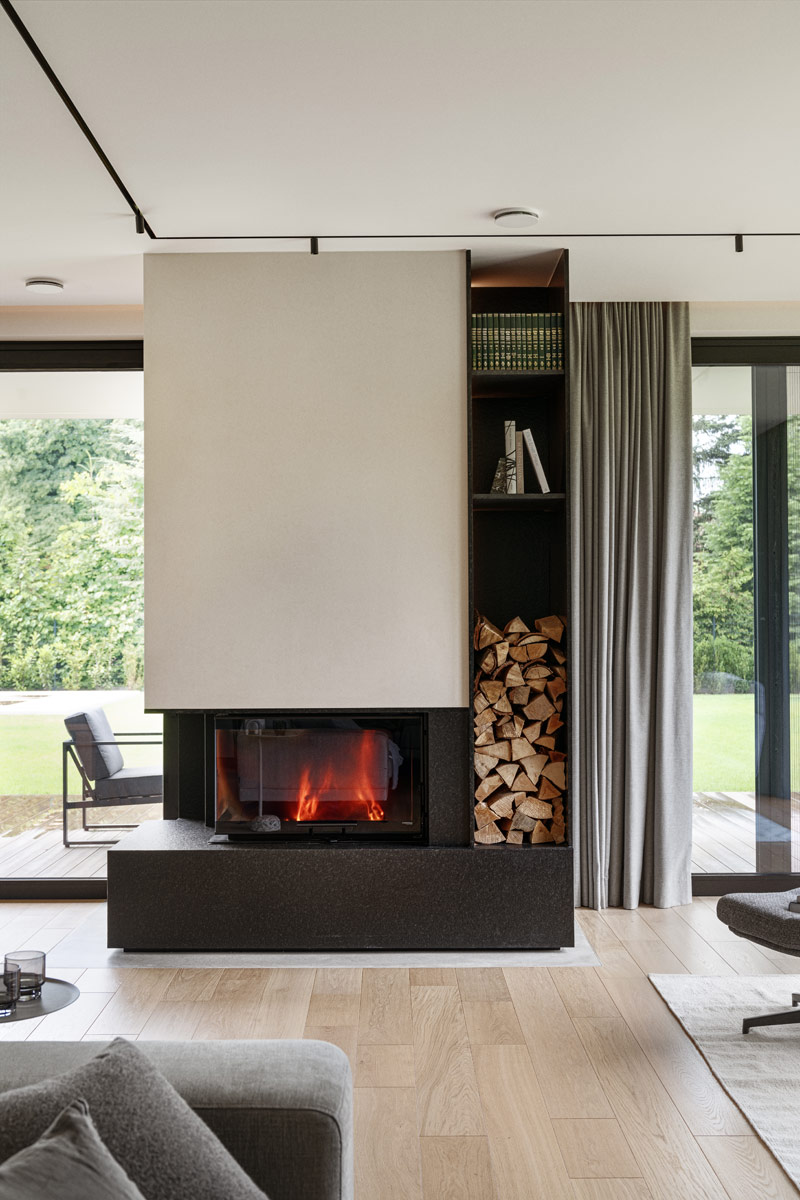 Proste i eleganckie wnętrze, kt&oacute;re wsp&oacute;łgra z naturalnym otoczeniem