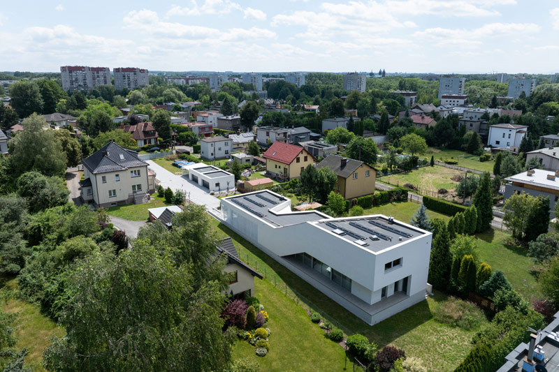 Nietypowa bryła, ponadczasowe rozwiązania i czystość formy