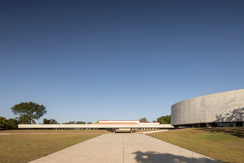 Światło i przestrzeń: Kości&oacute;ł Świętej Rodziny w Brazylii