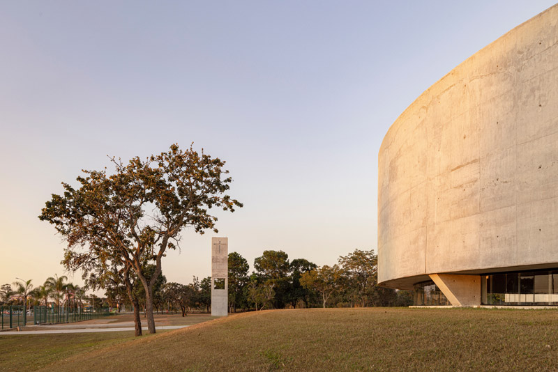 Światło i przestrzeń: Kości&oacute;ł Świętej Rodziny w Brazylii