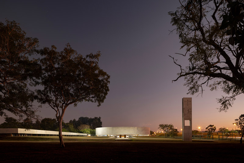 Światło i przestrzeń: Kości&oacute;ł Świętej Rodziny w Brazylii