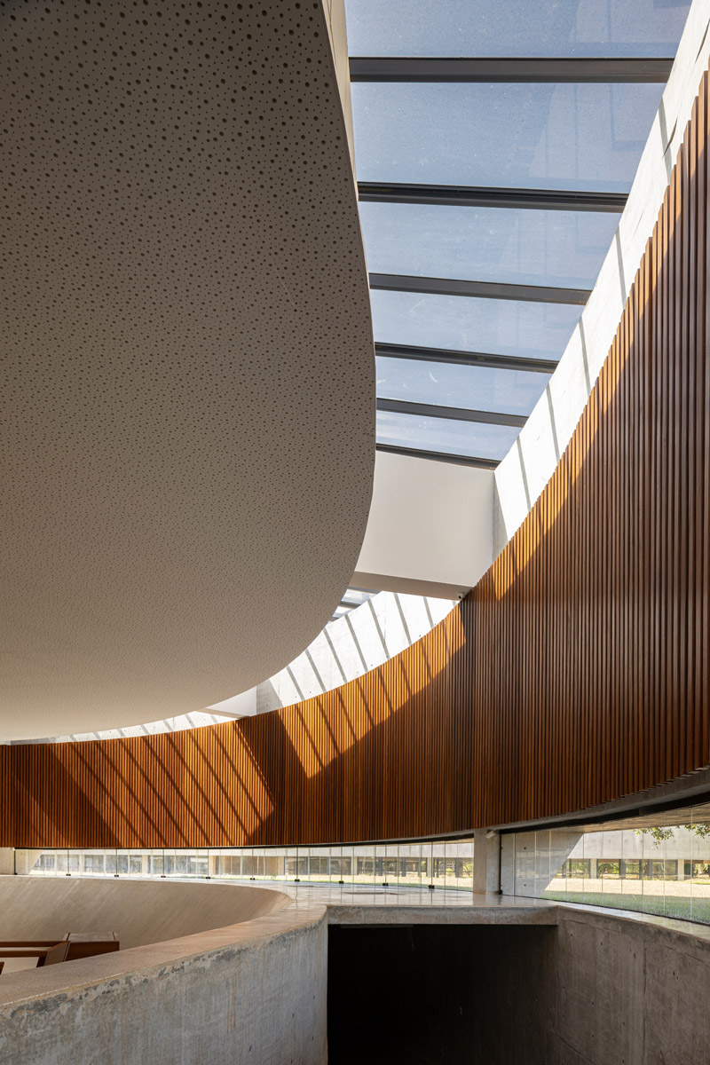 Światło i przestrzeń: Kości&oacute;ł Świętej Rodziny w Brazylii