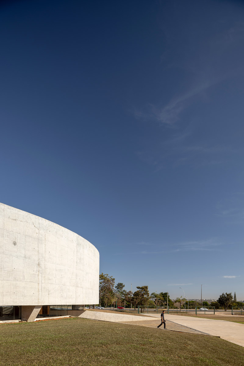 Światło i przestrzeń: Kości&oacute;ł Świętej Rodziny w Brazylii
