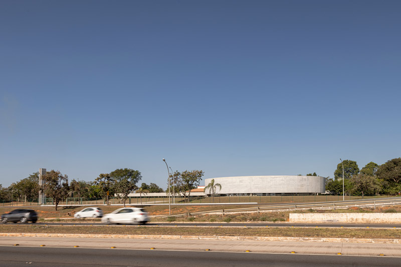 Światło i przestrzeń: Kości&oacute;ł Świętej Rodziny w Brazylii