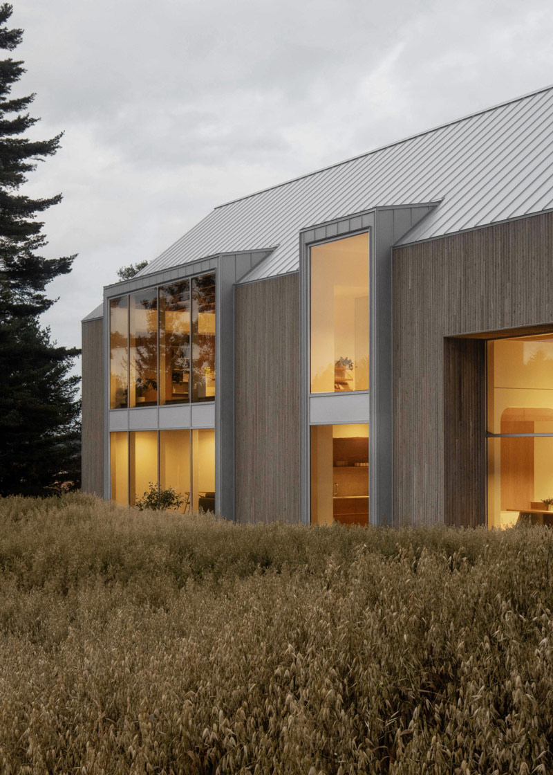 Minimalistyczny biurowiec inspirowany architekturą wiejską