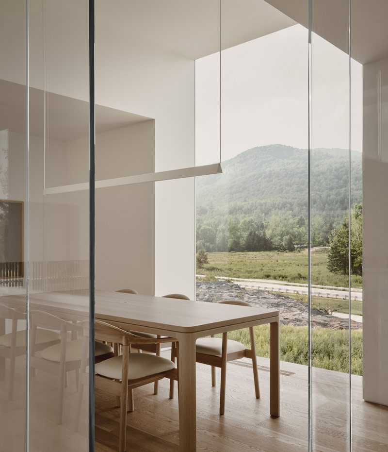 Minimalistyczny biurowiec inspirowany architekturą wiejską