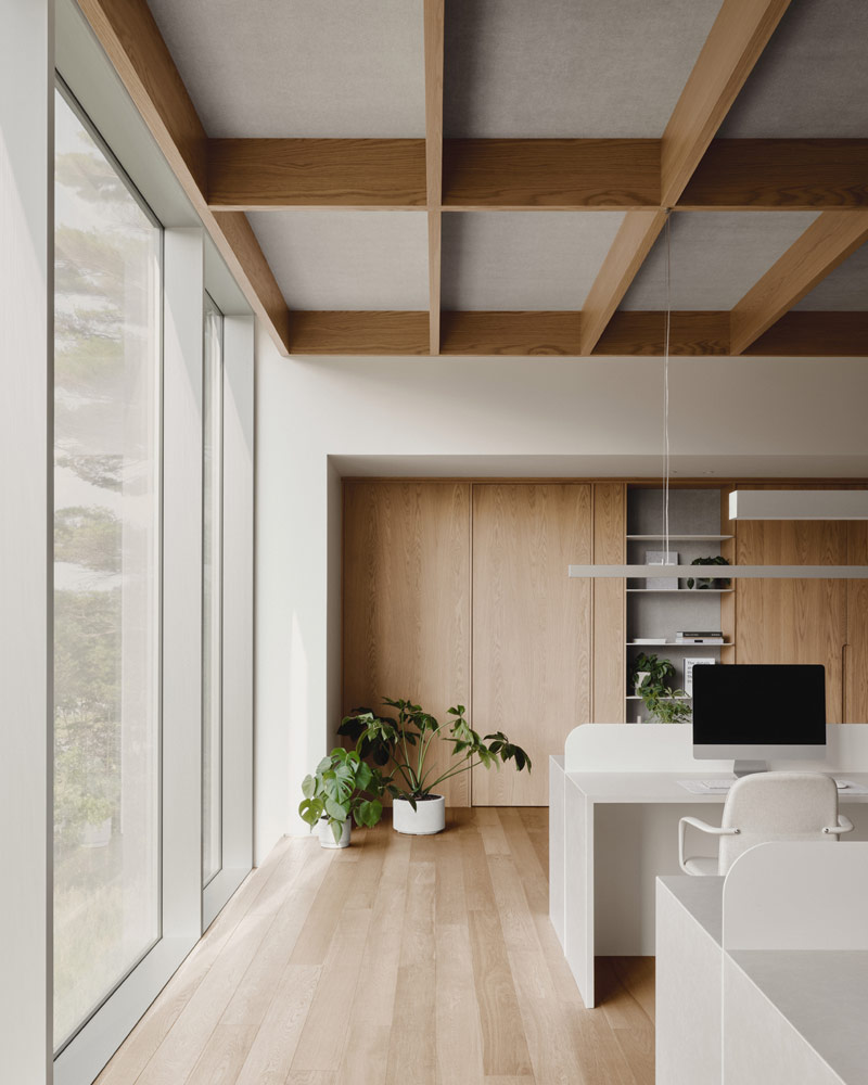 Minimalistyczny biurowiec inspirowany architekturą wiejską