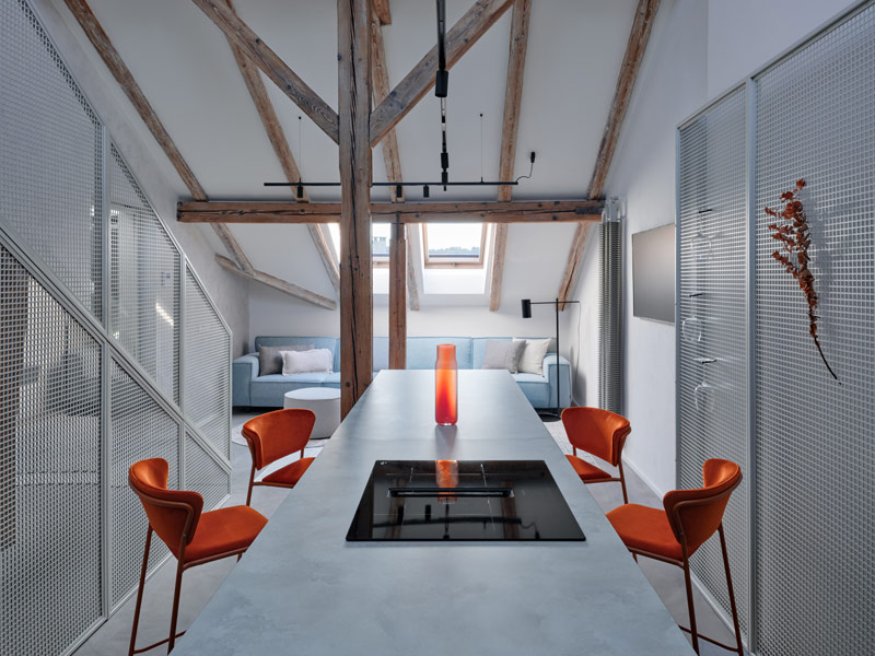 Renowacja poddasza w zabytkowym budynku w Pradze