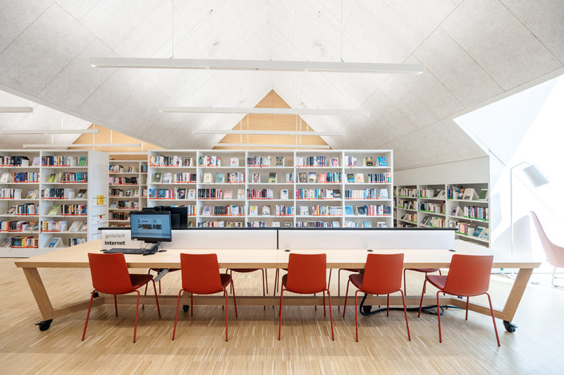 Przebudowa Ratusza i Biblioteka Miejska w Br&uuml;hl