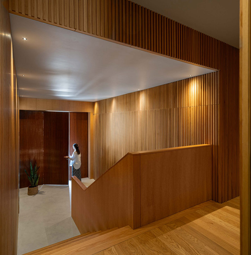 Betonowy dom z ciepłym i pomysłowym wnętrzem