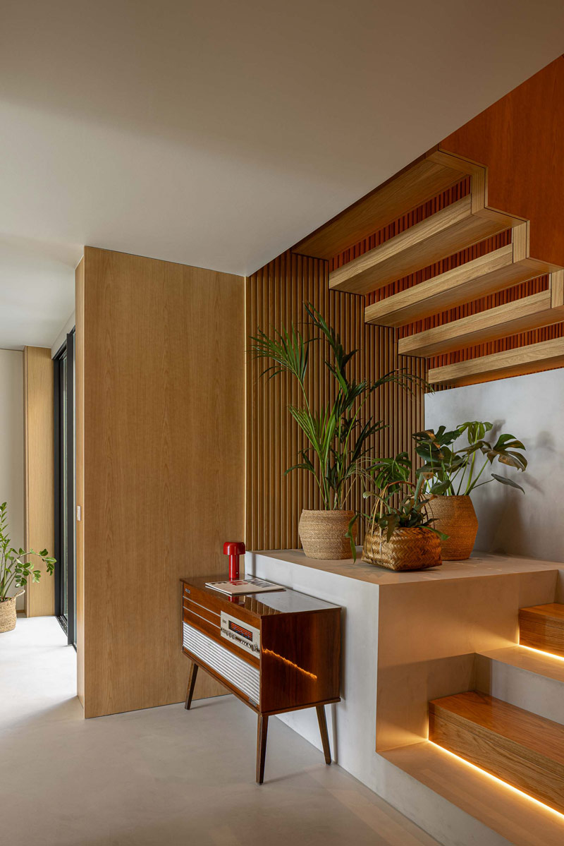 Betonowy dom z ciepłym i pomysłowym wnętrzem