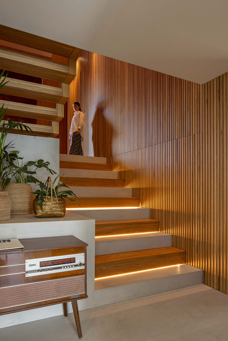 Betonowy dom z ciepłym i pomysłowym wnętrzem