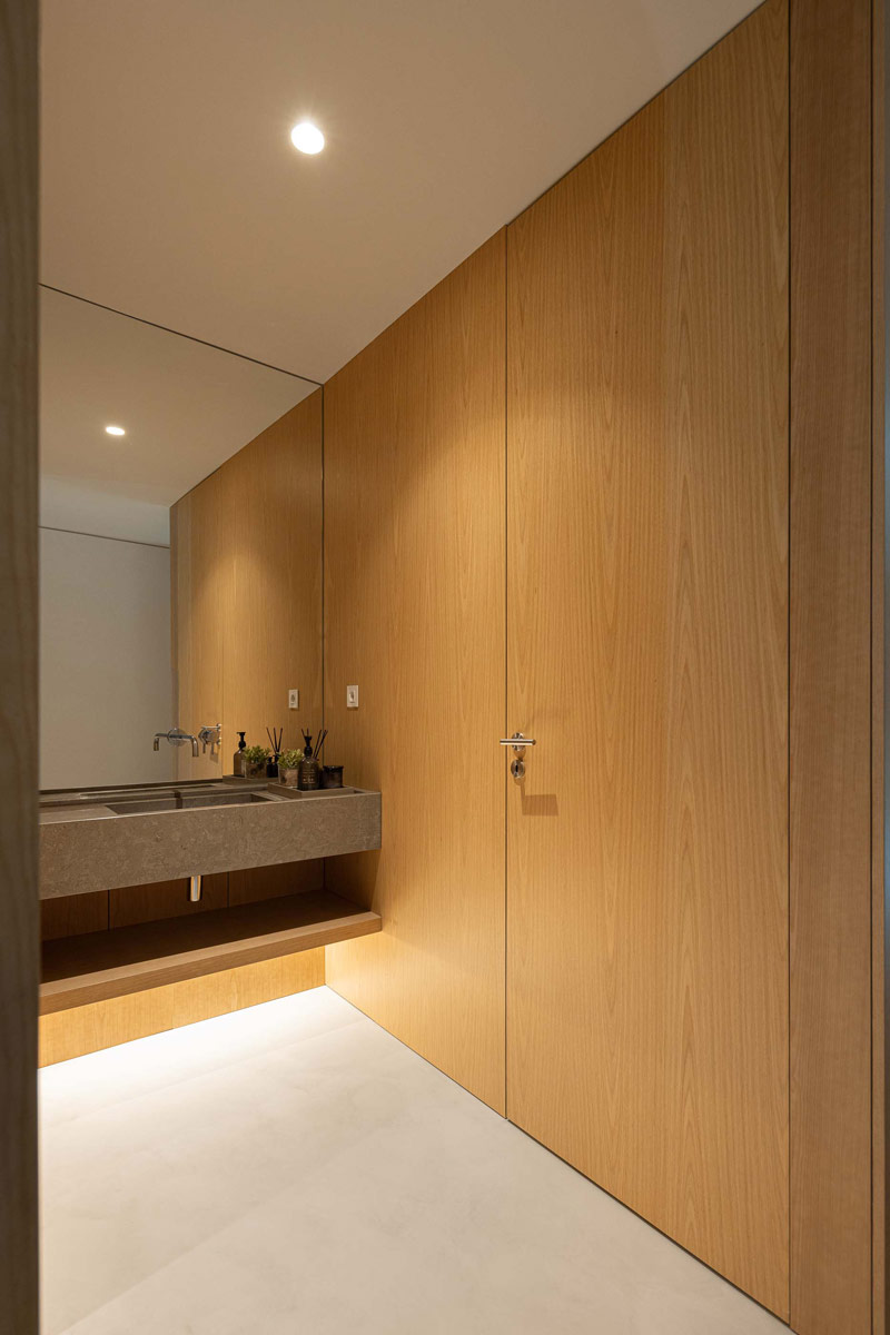 Betonowy dom z ciepłym i pomysłowym wnętrzem