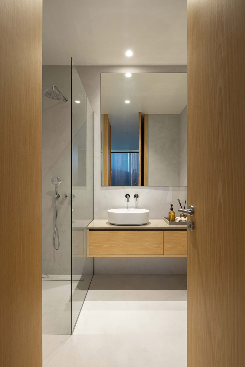 Betonowy dom z ciepłym i pomysłowym wnętrzem