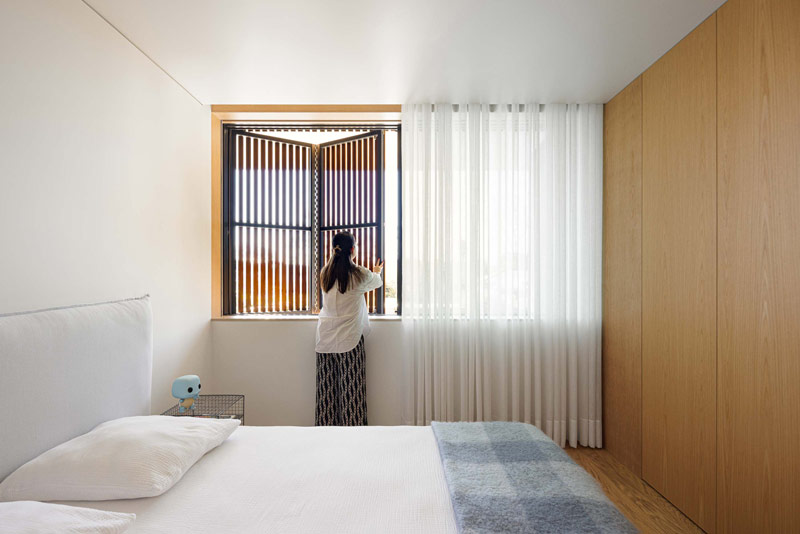 Betonowy dom z ciepłym i pomysłowym wnętrzem