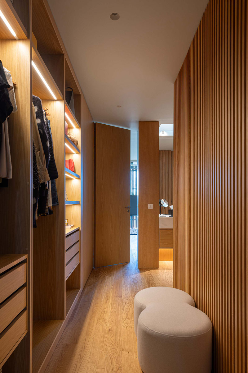 Betonowy dom z ciepłym i pomysłowym wnętrzem