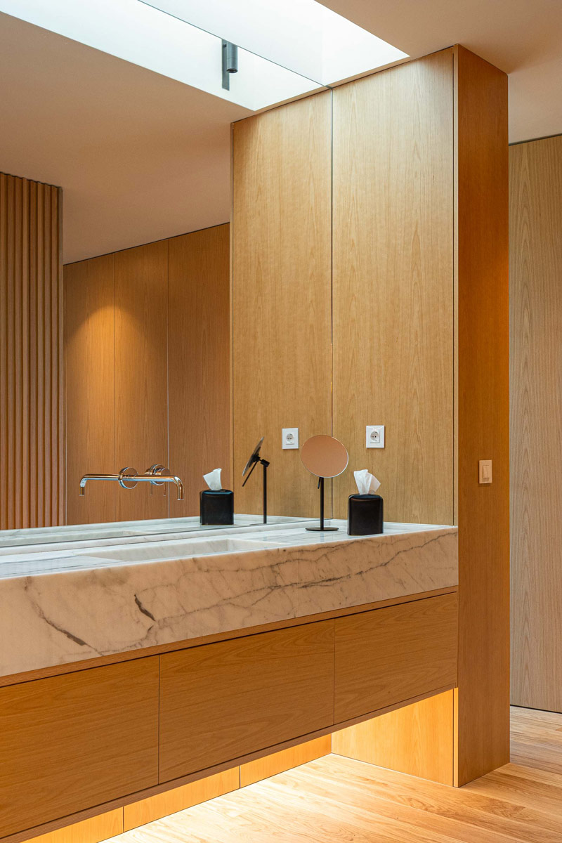 Betonowy dom z ciepłym i pomysłowym wnętrzem