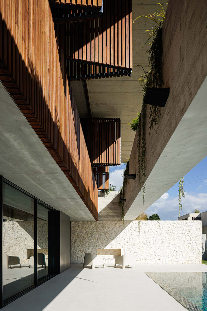 Betonowy dom z ciepłym i pomysłowym wnętrzem